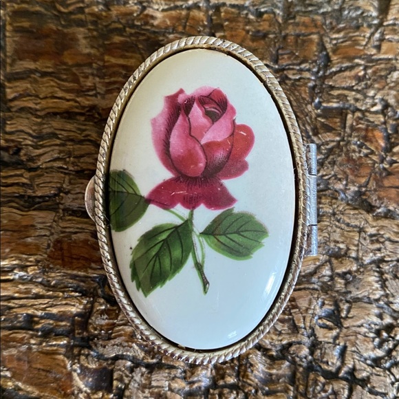 🌹Vintage🌹Rose Pill Box - Picture 3 of 8
